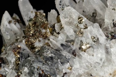 Makro mineral taş Galena, Sphalerite, pirit, kuvars siyah arka plan yakın tarih