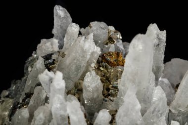 Makro mineral taş Galena, Sphalerite, pirit, kuvars siyah arka plan yakın tarih