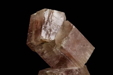 Makro mineral taş aragonit siyah arka plan yakın çekim