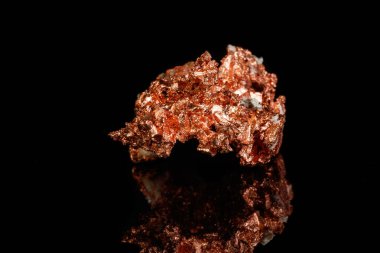 Makro mineral taş bakır siyah arka plan üzerine yakın çekim