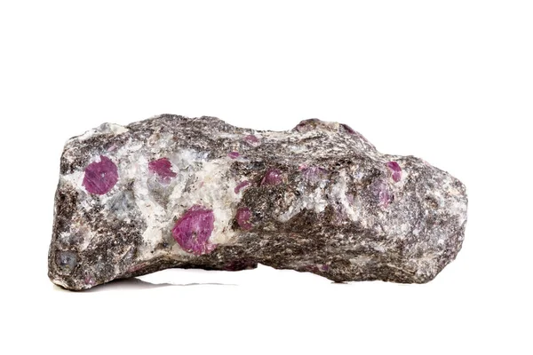 Makro Mineral Ruby Kamień Białym Tle Bliska — Zdjęcie stockowe