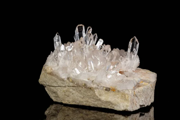 Rhinestone Piedra Mineral Macro Cristales Sobre Fondo Negro Cerca — Foto de Stock