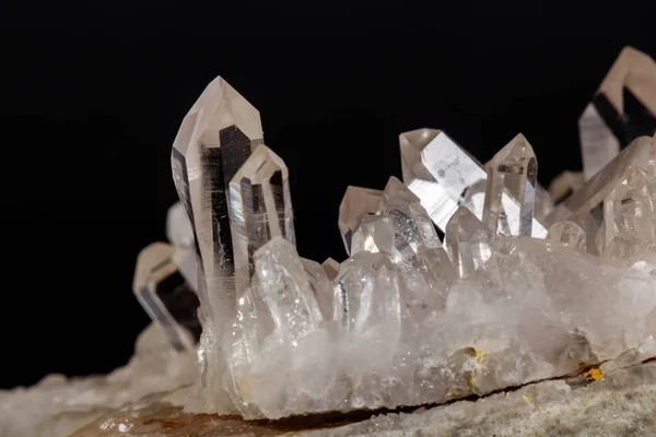 Rhinestone Piedra Mineral Macro Cristales Sobre Fondo Negro Cerca — Foto de Stock