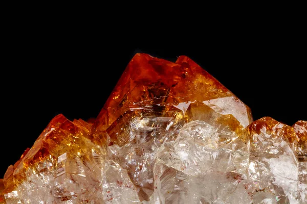 Makro Mineral Taş Citrine Kristaller Siyah Bir Zemin Üzerine Kaya — Stok fotoğraf