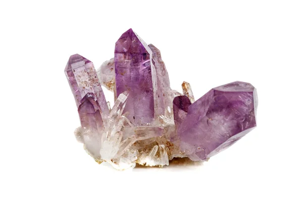 Ametist Crystal Druse makro mineral beyaz arka plan üzerinde Kapat