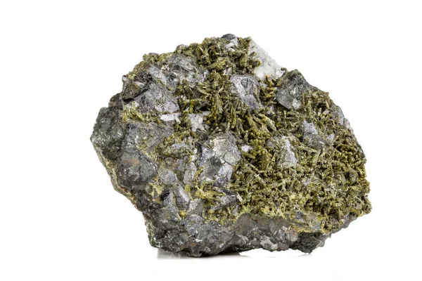 Macro Mineral Epidote Piedra Sobre Fondo Blanco Cerca — Foto de Stock