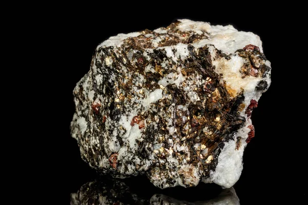 Macro Zircon Pedra Mineral Sobre Fundo Preto Fechar — Fotografia de Stock
