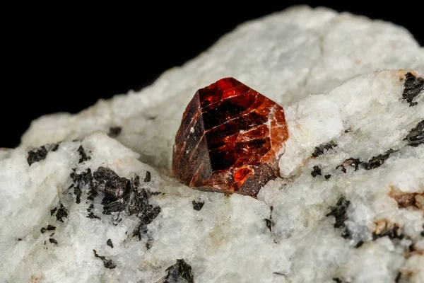 Makro Zirkon Mineral Sten Svart Bakgrund Närbild — Stockfoto