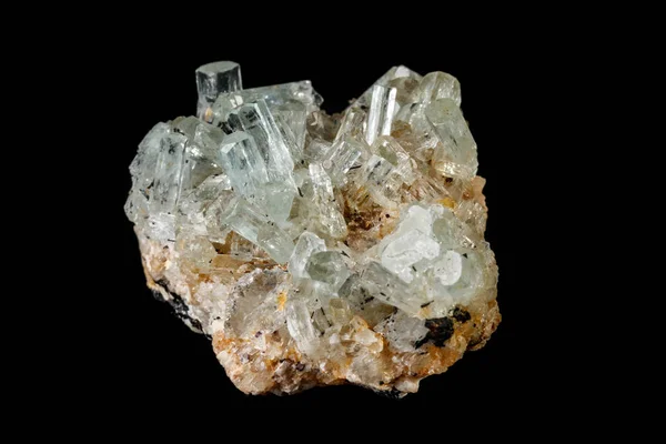 Makro Mineral Taş Kristaller Aquamarine Rock Siyah Bir Zemin Üzerine — Stok fotoğraf