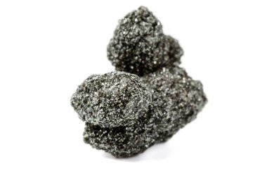 Makro mineral taş klorit içinde kuvars beyaz bir arka plan üzerinde Kapat