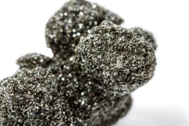 Makro mineral taş klorit içinde kuvars beyaz bir arka plan üzerinde Kapat