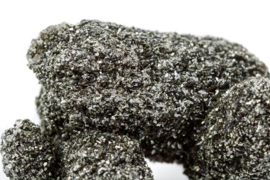 Makro mineral taş klorit içinde kuvars beyaz bir arka plan üzerinde Kapat