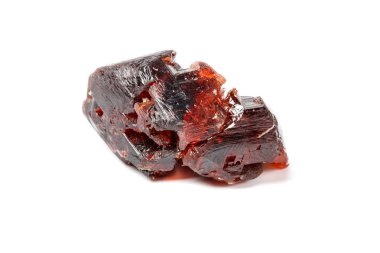 Makro mineral taş Garnet Spessartine beyaz bir arka plan üzerinde Kapat