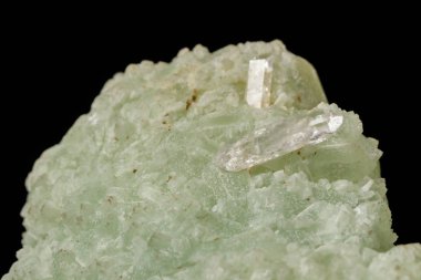 Makro mineral taş Prehnite kuvars siyah bir zemin üzerine yakın çekim