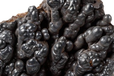 Makro mineral beyaz bir arka plan üzerinde hematit taş yakın çekim