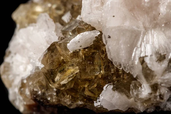 Batu Mineral Makro Baryta Fluorite Pada Latar Belakang Hitam Close — Stok Foto