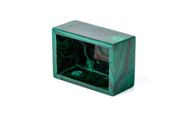 Beyaz arka plan üzerinde makro malakit kutuları