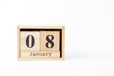 Ahşap takvimi Ocak 08 beyaz bir arka plan üzerinde Kapat