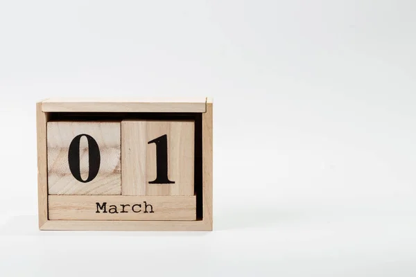 Holzkalender März Auf Weißem Hintergrund Nahaufnahme — Stockfoto
