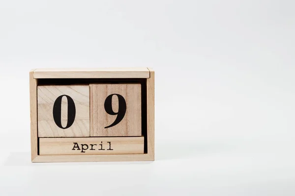 Holzkalender April Auf Weißem Hintergrund Nahaufnahme — Stockfoto