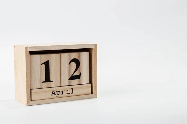 Holzkalender April Auf Weißem Hintergrund Nahaufnahme — Stockfoto