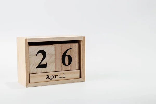 Holzkalender April Auf Weißem Hintergrund Nahaufnahme — Stockfoto