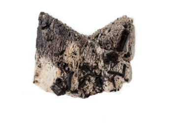 Makro mineral taş Schorl, Siyah Tourmaline feldspat beyaz arka plan yakın çekim üzerinde üzerinde
