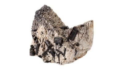 Makro mineral taş Schorl, Siyah Tourmaline feldspat beyaz arka plan yakın çekim üzerinde üzerinde