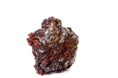 Makro mineral taş Chalcopyrite beyaz bir arka plan üzerinde Kapat