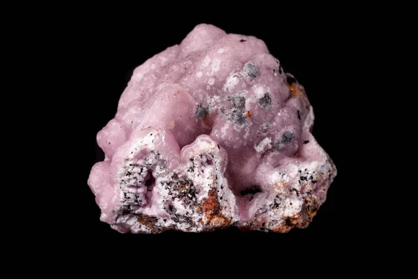 宏观粉红色史密森尼特矿物石头在微点击在黑色背景关闭 — 图库照片