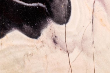 Makro mineral taş akik siyah bir zemin üzerine yakın çekim