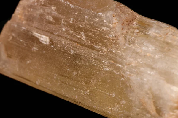 Batu Mineral Makro Spodumene Pada Latar Belakang Hitam Menutup — Stok Foto