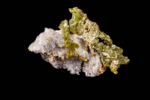 배경에 매크로 Pyromorphite 미네랄 스톤을 닫습니다 — 스톡 사진