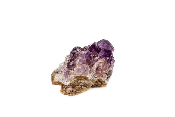Close Van Amethist Crystal Druse Macro Mineraal Witte Achtergrond — Stockfoto