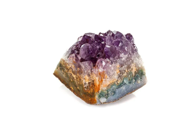 Mineral Makro Druse Kristal Amethyst Pada Latar Belakang Putih Menutup — Stok Foto