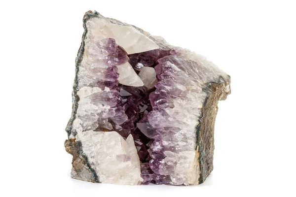 Amethyst Minerální Crystal Parkoviště Makro Bílém Pozadí Zblízka — Stock fotografie