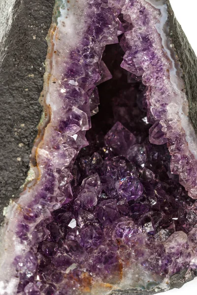 Amethyst Crystal Druse Makro Mineral Vit Bakgrund Närbild — Stockfoto