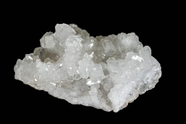 Makro Mineralstein Strass Bergkristall Auf Schwarzem Hintergrund Nahaufnahme — Stockfoto