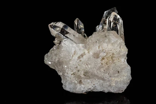 Macro Minerale Stenen Strass Bergkristal Een Zwarte Achtergrond Close — Stockfoto