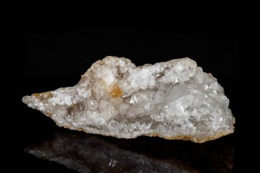 Makro mineral quartz kar taş siyah bir zemin üzerine