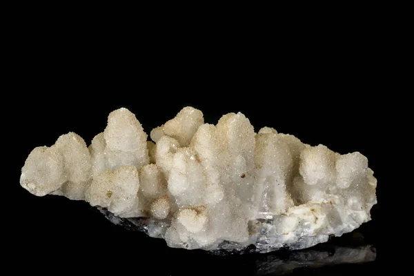 Makro ásványi kvarc kő, a két genirats, a fekete háttér — Stock Fotó