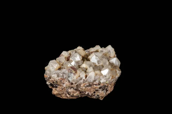 Макро-мінеральний кварцовий камінь з фторитом на граніті на чорному b — стокове фото