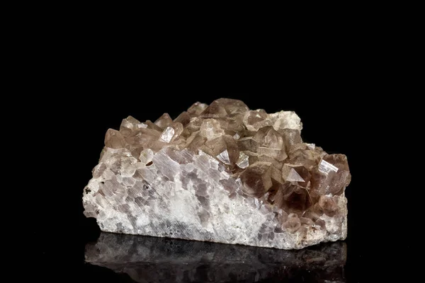 Macro minerale stenen smoky quartz, rauchtopaz op een zwarte CHTERGRO — Stockfoto