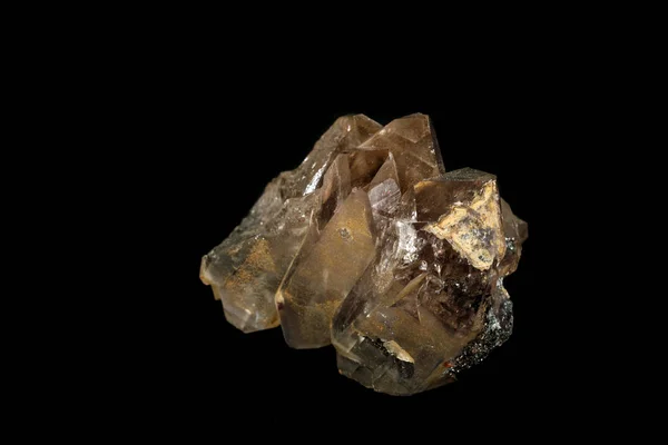 Makro mineral taş dumanlı kuvars, siyah bir backgrou üzerinde rauchtopaz — Stok fotoğraf