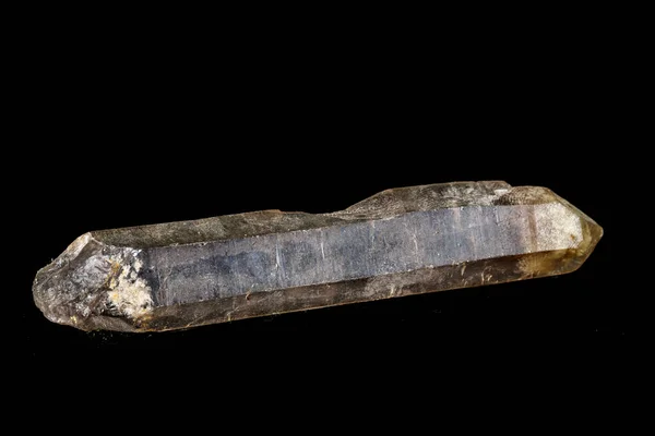 Макро минеральный камень дымный кварц, rauchtopaz на черной backgrou — стоковое фото