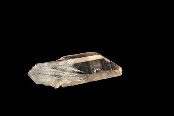 Pierre minérale macro quartz fumé, rauchtopaz sur un backgrou noir — Photo