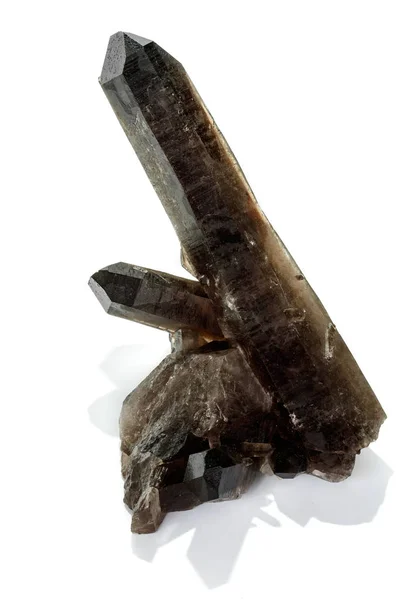 Macro pedra mineral quartzo fumegante, rauchtopaz em um backgrou branco — Fotografia de Stock