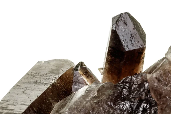 Makro-Mineralstein Rauchquarz, rauchtopaz auf weißem Hintergrund — Stockfoto