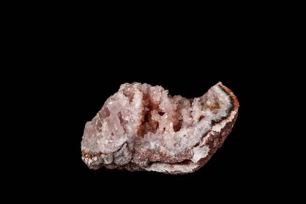 Makro mineral sten rosa Amethyst på svart bakgrund — Stockfoto