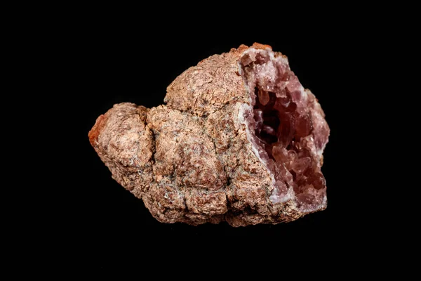 Macro pierre minérale Améthyste rose sur fond noir — Photo